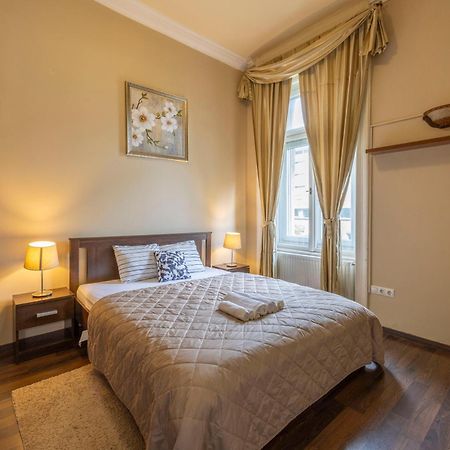 Warm & Cozy Central Home By Anna Budapest Esterno foto