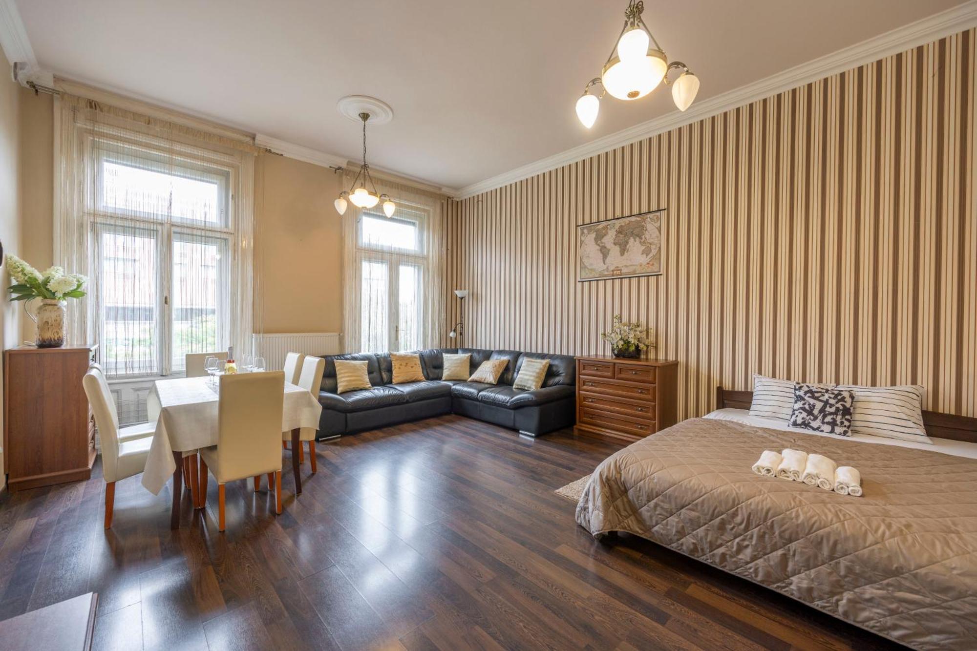 Warm & Cozy Central Home By Anna Budapest Esterno foto