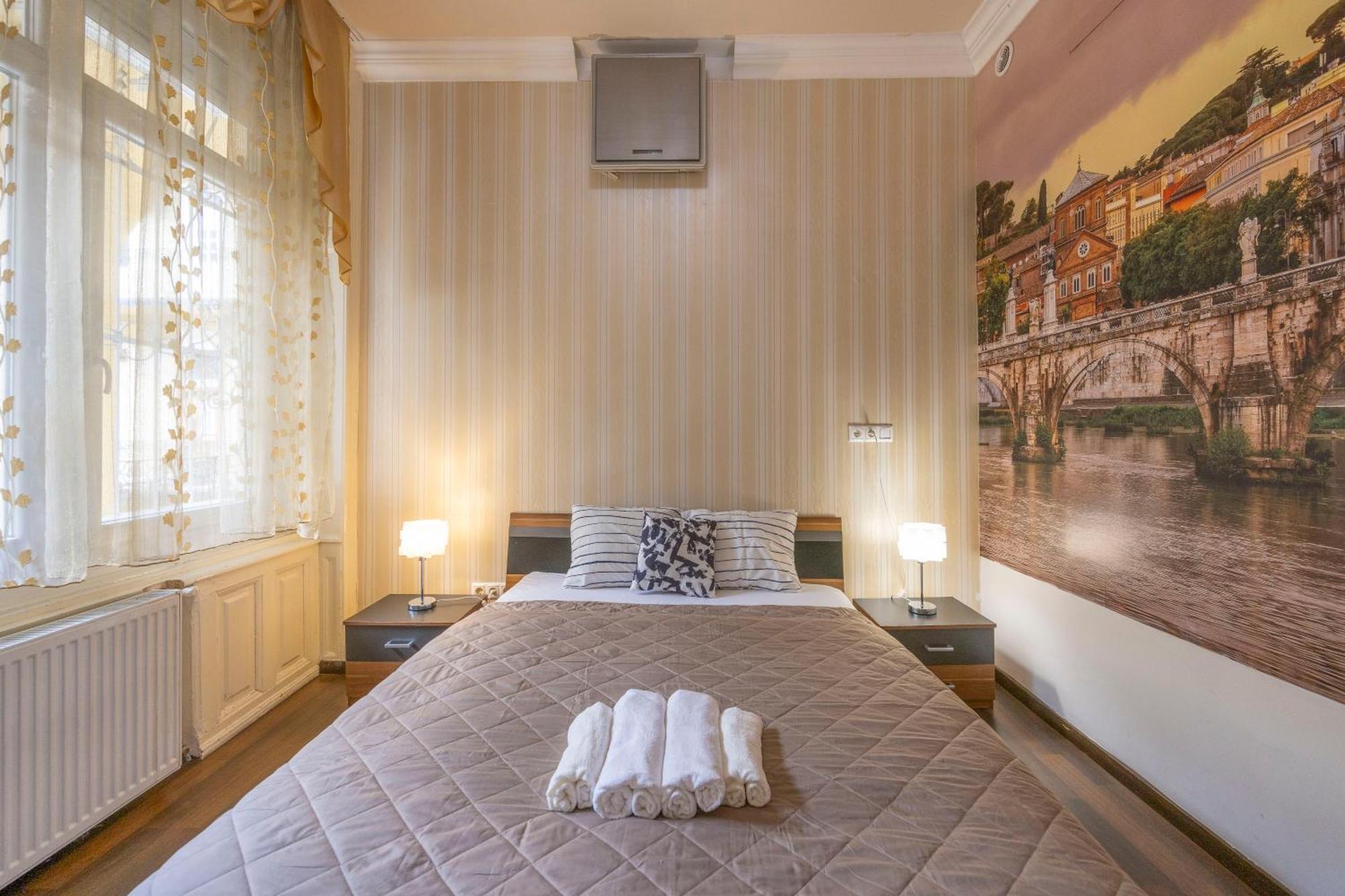 Warm & Cozy Central Home By Anna Budapest Esterno foto